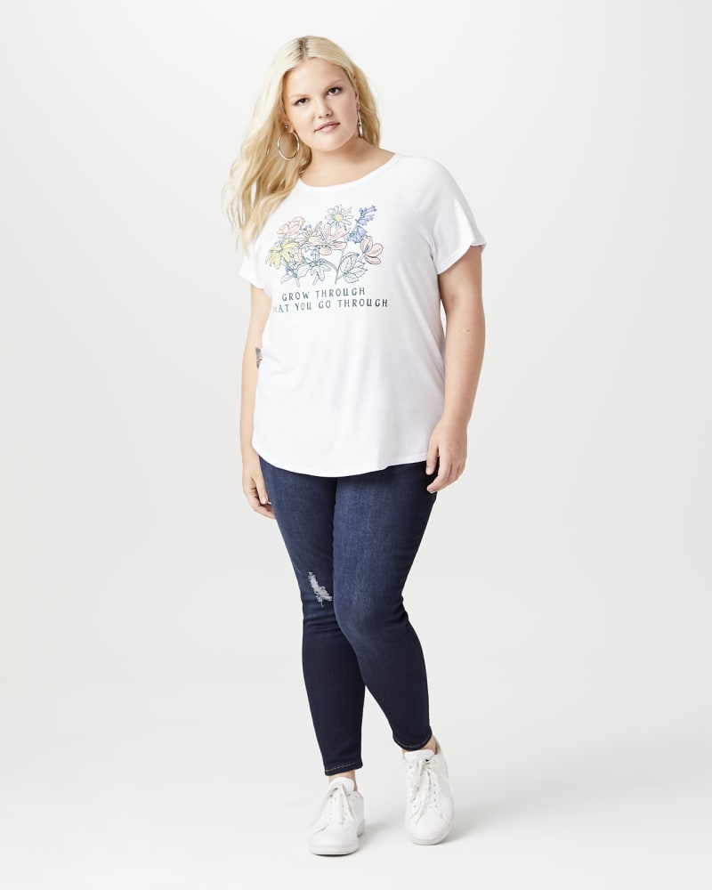 Plus size model with apple body shape wearing Lilah Graphic Tee by Downing Studio | Dia&Co | dia_product_style_image_id:144171